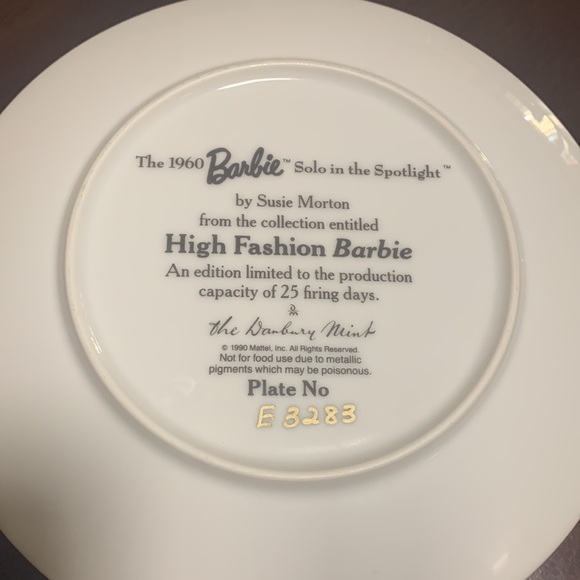 Danbury Mint Barbie Collector Plate "1960 Solo in the Spotlight" - Picture 2 of 2